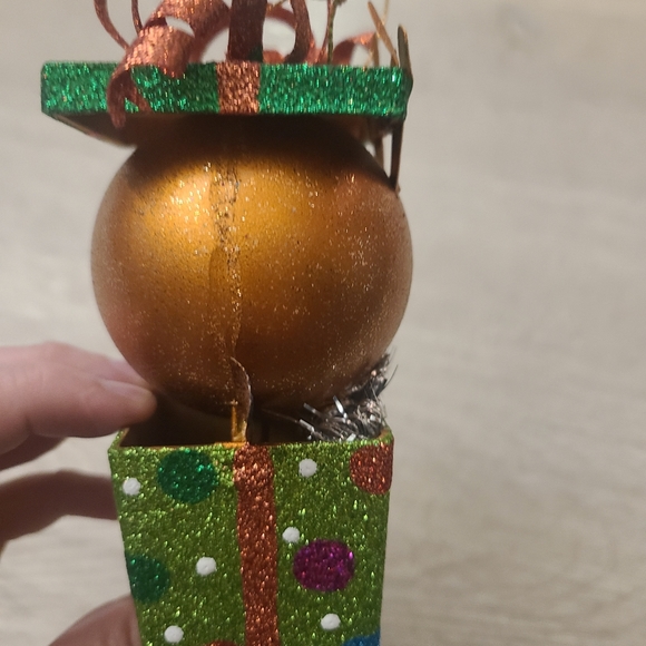 Rudolph present ornament - Picture 4 of 7